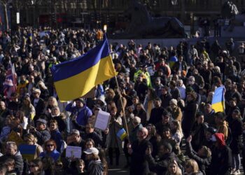 Canada joins Europe, closes airspace to Russia