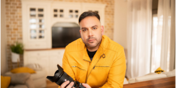 Photography Secrets by Saleh Daxi : What’s the difference between the photographer and the artist?